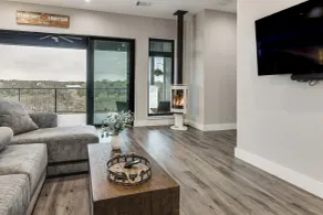 Hot Tub, Lake View! Lakefront Marble Falls Home - Innvendig