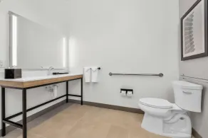 La Quinta Inn & Suites by Wyndham San Jose Airport-Downtown - Baño