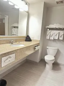 Country Inn & Suites by Radisson, Concord (Kannapolis), NC - Salle de bain