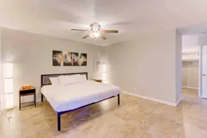 Arcade game room, 2 king beds, ev chargers - Camera