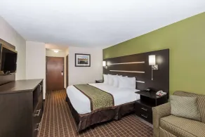 Baymont by Wyndham Louisville South I 65 - Room