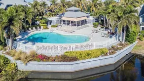 South Seas Lands End 1637 - Pool