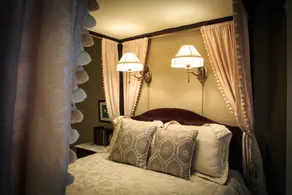 The Lion and the Rose Bed and Breakfast - Room