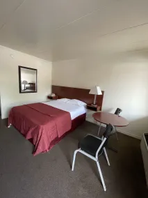 VIBE INN - WHIRLPOOLS SUITES - Lyons - Chambre