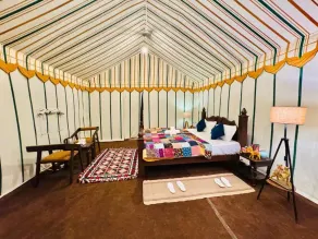 Venture Desert Camp - Camera