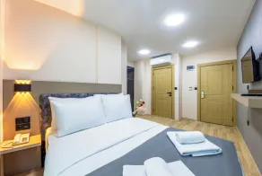 The Business Class Hotel - Camera