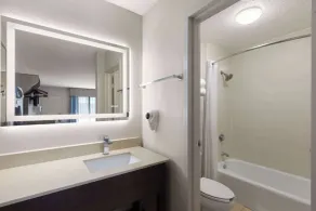 Baymont by Wyndham Nashville Airport - Baño