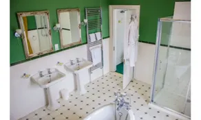Albert Cottage Hotel - Bathroom