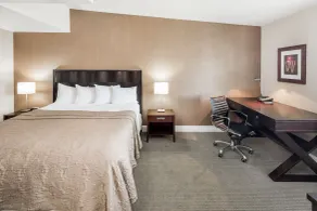 Lions Gate Hotel - Chambre