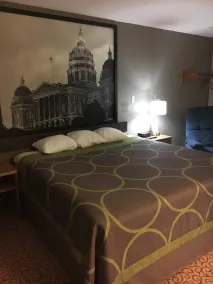 Super 8 by Wyndham Pella - Habitación