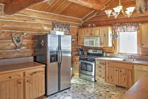Wonderful Home on Sand Lake w/ Expansive Porch! - Innvendig