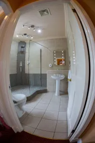 Rogerthorpe Manor Hotel - Bathroom