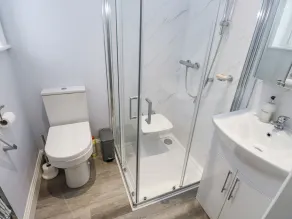 Little Birchinlea - Bathroom