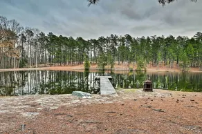 Rockingham Cabin on 75 Acres w/ Lake Access! - Interiør