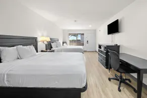 Ramada by Wyndham Ontario Airport & Convention Center - Badezimmer