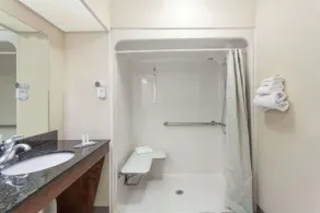 Baymont by Wyndham Hickory - Salle de bain