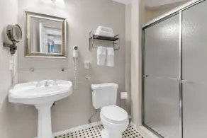 Tandem Bike Inn - Bathroom