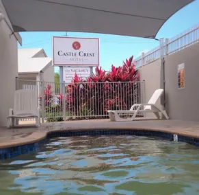 Castle Crest Motel - Pool