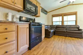 Rondout Valley Camping Resort Deluxe Park Model 11 - Room
