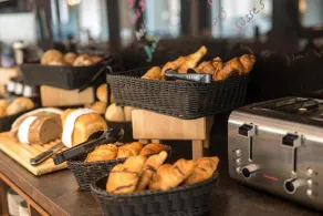 Holiday Inn - the niu, Hide Berlin Friedrichshain by IHG - Restaurang