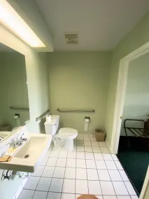 Pine Point Inn & Suites - Badeværelse