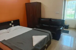 NEW SURYA DELUXE BOARDING AND LODGING - Rum