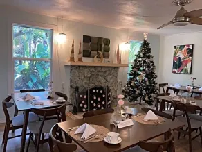 Manatee Palms - Restaurant