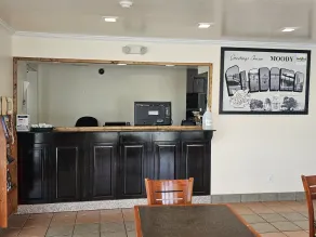 budgetel Inn & Suites - Hall