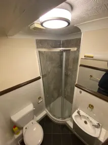 The Redwell Inn - Bathroom