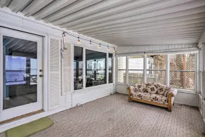 Lake Erie Waterfront Home w/ Sunroom & Yard! - Innenbereich