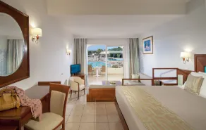 Kipriotis Maris Suites by Anayia All Inclusive Resorts - Chambre