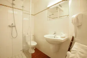 The Originals City, Hôtel du Château, Pontivy - Bathroom