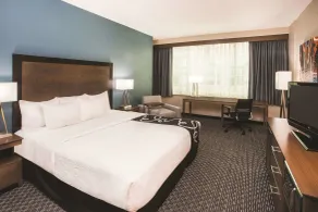 La Quinta Inn & Suites by Wyndham Chicago Downtown - Room