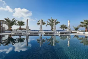 Petri Suites - Pool