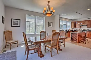 6 Mi to Kalahari: Pocono Pines Golf Course Home! - Innvendig