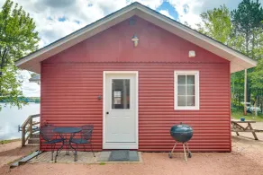 Waterfront Wisconsin Cabin: Private Dock, Fire Pit - Intérieur