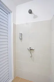 Hotel O Nawangwulan - Salle de bain