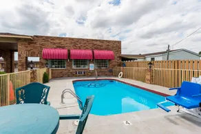 Econo Lodge & Suites Brinkley - Pool