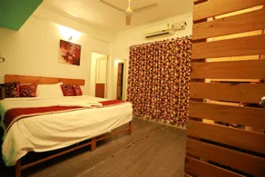 The WAVES Fortkochi - Room
