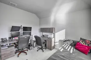 Patio & Game Room: Modern Home in Frisco - Interiør