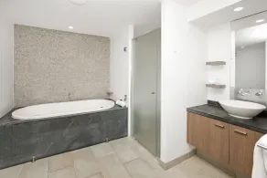 Apartment 316 at Sea Temple Palm Cove - Baño