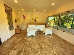 LUSTRA GARDEN SUITE - Reception