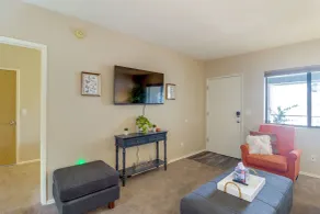 Hike, Swim & Shop: Tucson Condo w/ Balcony - Innenbereich