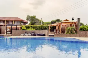 Crescent Spa And Resorts Indore - Pool