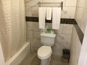 Travelodge by Wyndham Harbor City - Salle de bain