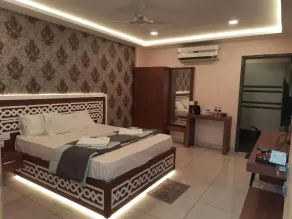 Emerald Royal Residency - Camera