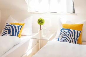 Cozy and Bright Duplex Near City Center - Værelse
