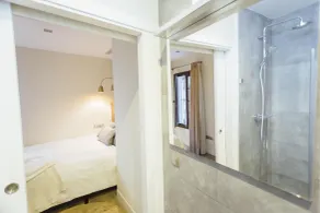 One&Lux Byron Suites - Værelse