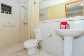RedDoorz at Timog Avenue Quezon City - Salle de bain