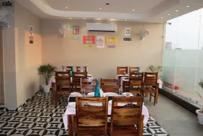 Infinity Stays - Hotel Near Medanta - Restaurant
